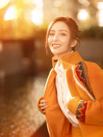 Tong Liya's sweet temperament photo pictures