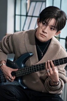 Yi Yang Qianxi's handsome photos