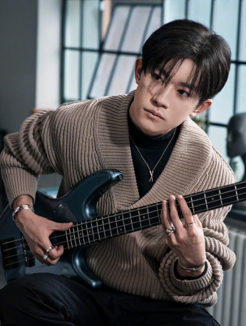 Yi Yang Qianxi's handsome photos
