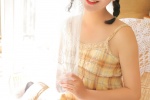 超短吊帶裙美女恬靜俏皮寫真圖片