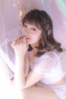 白嫩清纯美女尤物性感私房写真