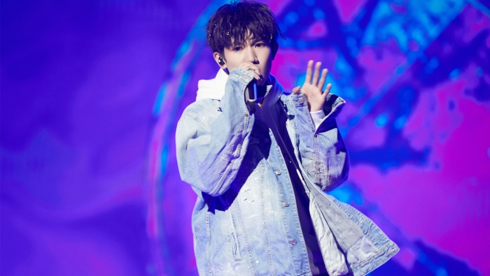 Wang Yuan handsome stage photos pictures desktop wallpaper