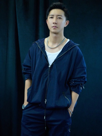 韩庚休闲风帅气图片写真