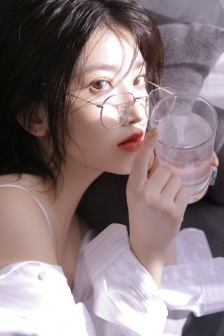 Sexy literary beauty photo mobile wallpaper