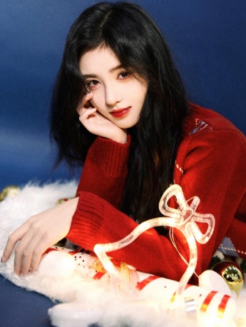 Ju Jingyi Christmas themed photo