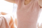粉嫩可愛女生居家慵懶寫真照圖片