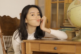 高颜值气质美女桌面壁纸图片