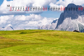 May 2022 vast grassland scenery desktop calendar wallpaper