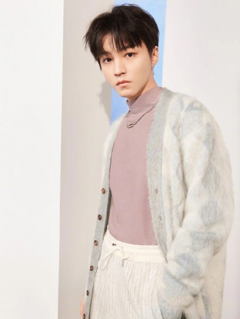 Wang Junkai brand endorsement handsome photo pictures