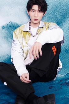 王源潮流时尚明星手机壁纸