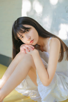 齊瀏海吊帶裙美女性感撩人寫真