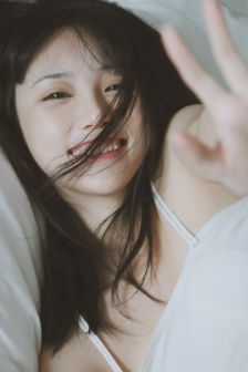 Japanese girl sexy suspender home film style photo