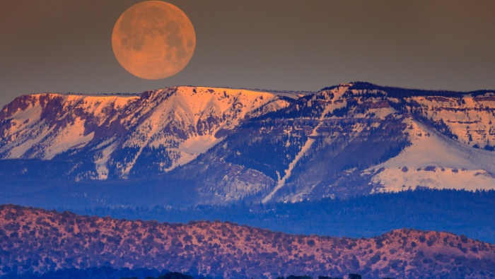 八月十五的月亮图片桌面壁纸