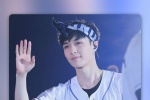 Handsome star Zhang Yixing mobile wallpaper