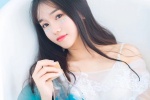 Temperamental long-haired beauty wet and seductive photo in bathtub