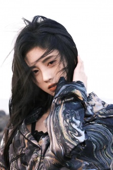 鞠婧祎冬日长发手机壁纸