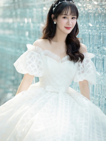 Beautiful photo pictures of Yang Zi in white off-shoulder princess gauze dress