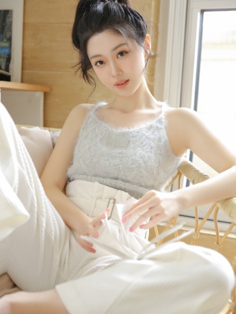 白嫩美女小姐元氣性感寫真