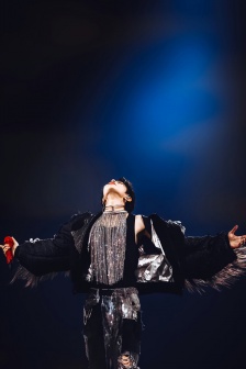 蔡徐坤演唱会主题手机壁纸