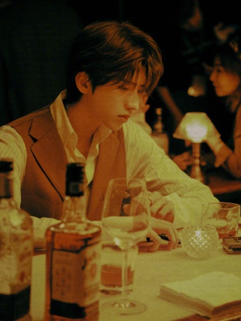 Cai Xukun's retro and handsome photo of Chinese Valentine's Day
