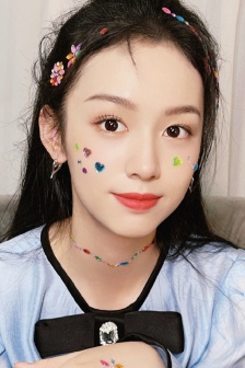周也萌趣可愛自拍照圖片