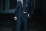 Zhang Zhehan handsome photo in black suit with dark pattern and diamonds