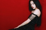 Guan Xiaotong sexy photo pictures in floating gauze off-shoulder dress