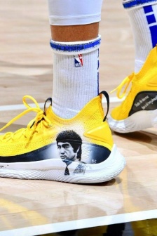 UnderArmour Curry’s custom color matching display