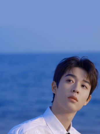 吳宇恒陽光海邊手機壁紙