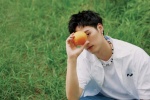 Dong Youlin's refreshing and handsome photo pictures in white shirt