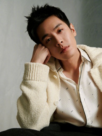 Zhang Ruoyun's lazy and handsome photo pictures