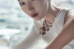 Sexy photos of Zhou Dongyu in white hip skirt