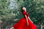 Sun Yi's sweet and sexy photo in red rose princess dress