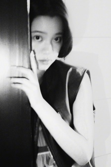 欧阳娜娜复古胶卷风手机壁纸