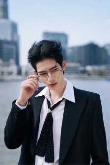 甘望星ELLE风尚盛典帅气写真