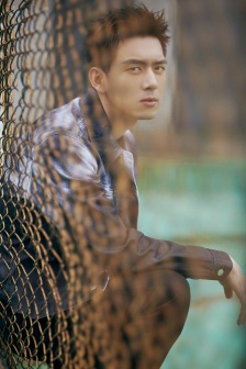 Li Xian's handsome pictures and photos on the summer court