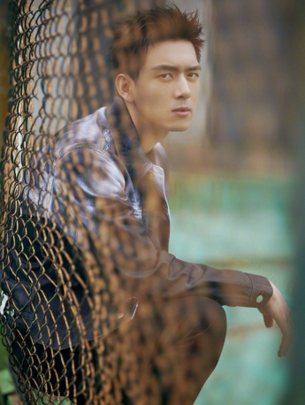 Li Xian's handsome pictures and photos on the summer court
