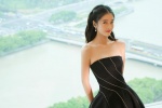 Zhang Xueying's sexy photo in black tube top dress