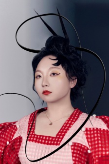 Lame Yoko's technological cheongsam photo pictures