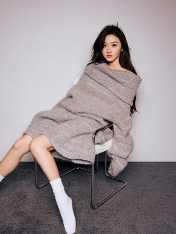 Jing Tian's early autumn fashion and sexy magazine photos