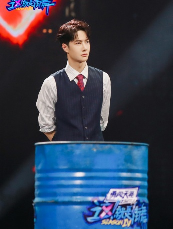 王一博《這就是街舞4》總決賽劇照圖片