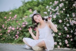 Pictures and photos of beautiful girls in the spring flower season