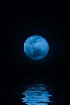夜空月亮倒影水麵手機壁紙
