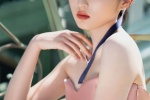 Zhang Zifeng's charming and sexy photos in chest-wrapped dress
