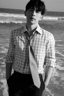 Deng Lun's black and white textured photo of seaside atmosphere