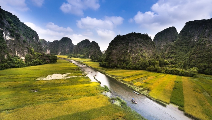 Beautiful river scenery pictures desktop wallpaper