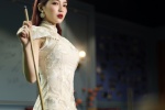 Wang Zhongyao's sexy photo of lace slit cheongsam
