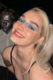 Domineering and wild European and American couple avatars