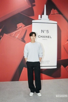 Park Seo Joon Chanel event scene photos