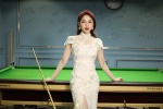 Wang Zhongyao's sexy photo of lace slit cheongsam
